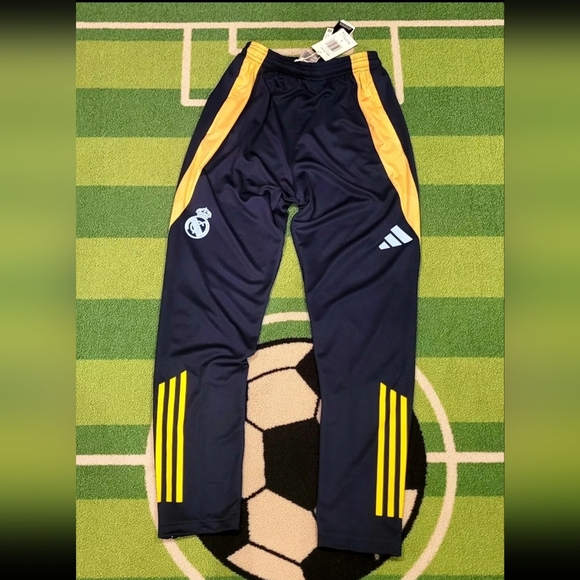 ⚽ L REAL MADRID TRAINING PANTS - Picture 9 of 11
